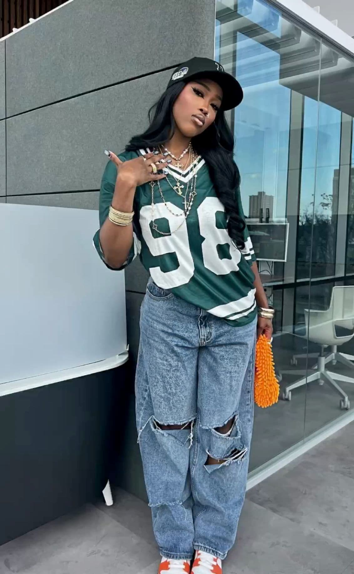 Kenapa video 'rate my outfit' tak pernah basi, and yes, kita tetap tengok sampai habis