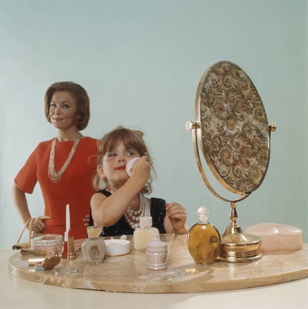 Mother's Day Edition: Makeup Mak Kita Dulu-Dulu Yang Gen Z Patut Respect